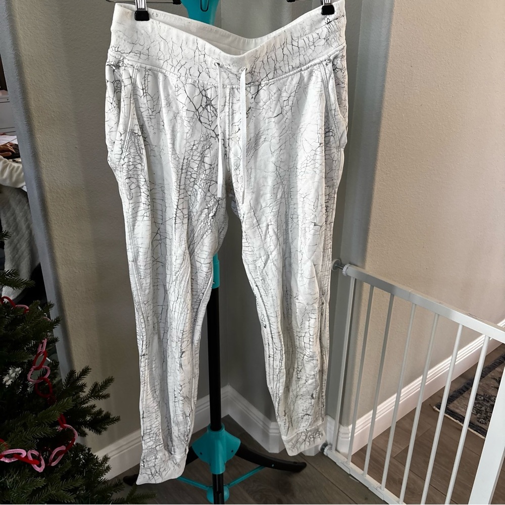 Lululemon warm down jogger thread dye